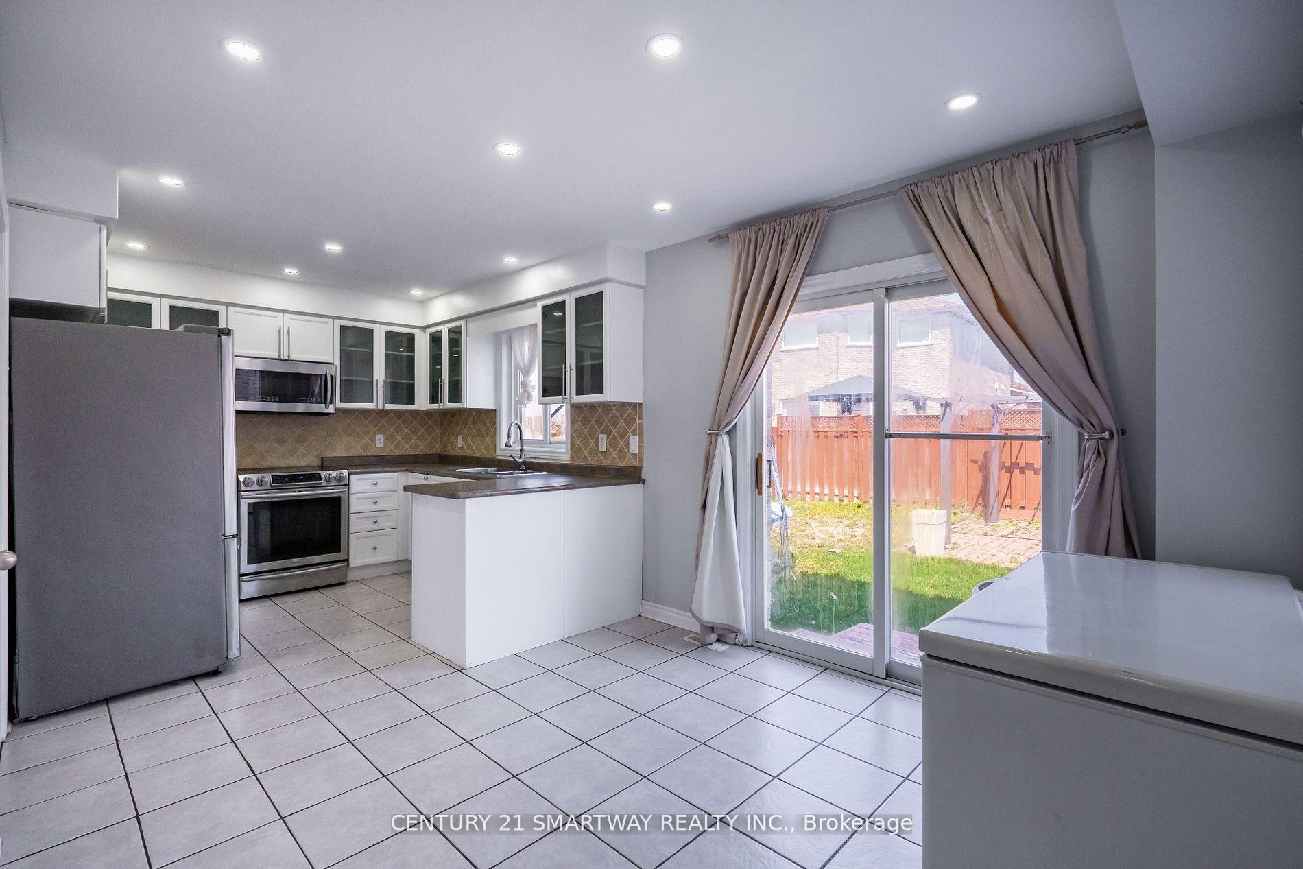 Photo 16 of 176 Dean Avenue, Barrie, Painswick South — HOMEH