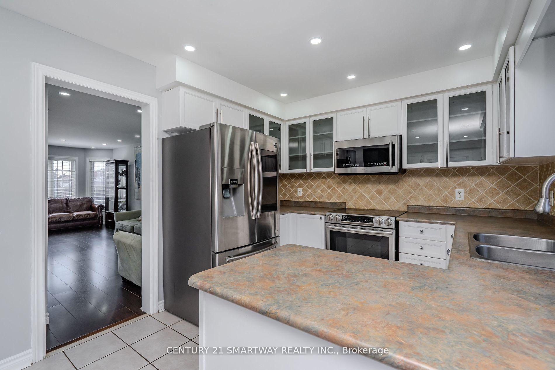 Photo 17 of 176 Dean Avenue, Barrie, Painswick South — HOMEH