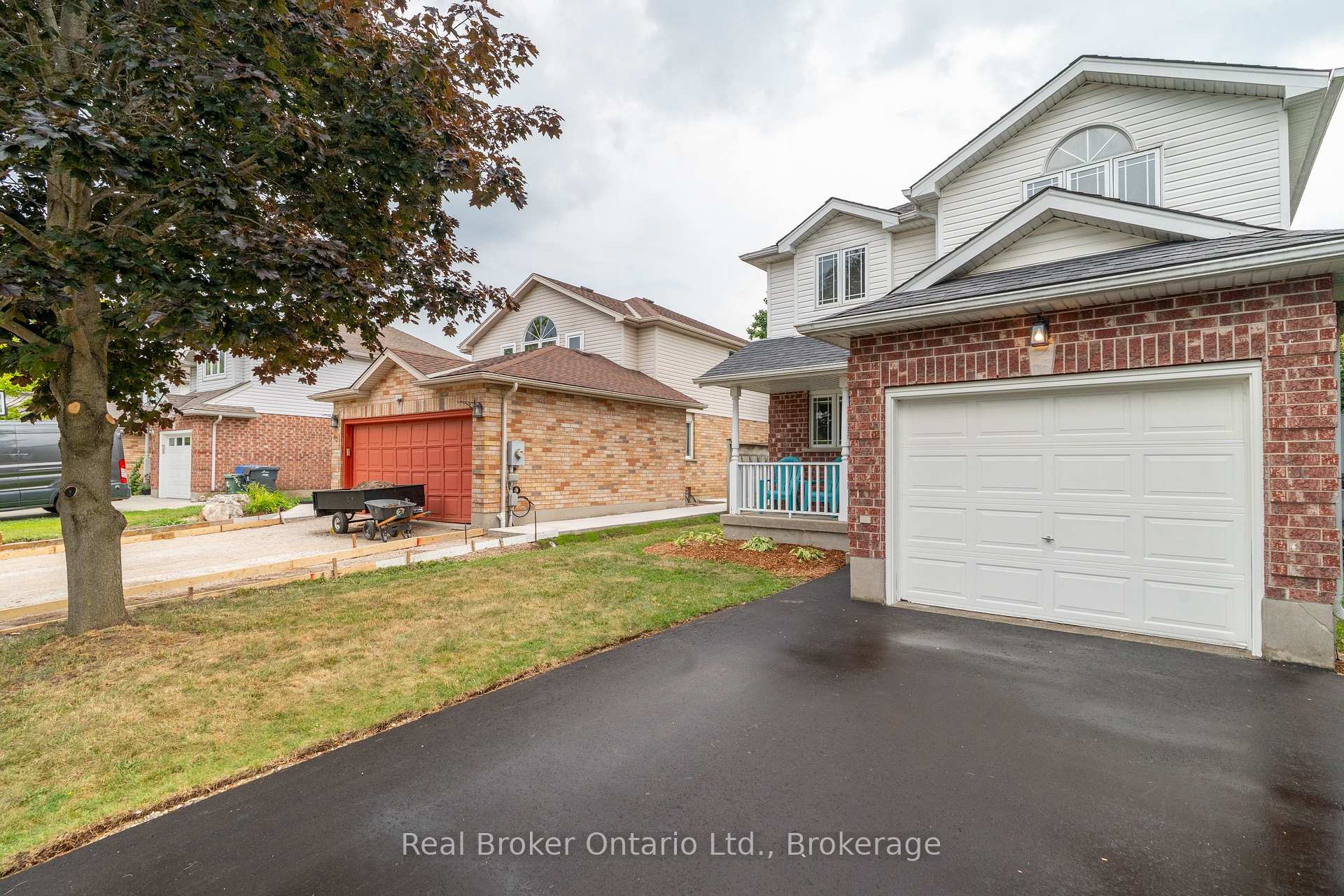 Photo 3 of 41 Candlewood Drive, Guelph, Willow West/Sugarbush/West Acres — HOMEH