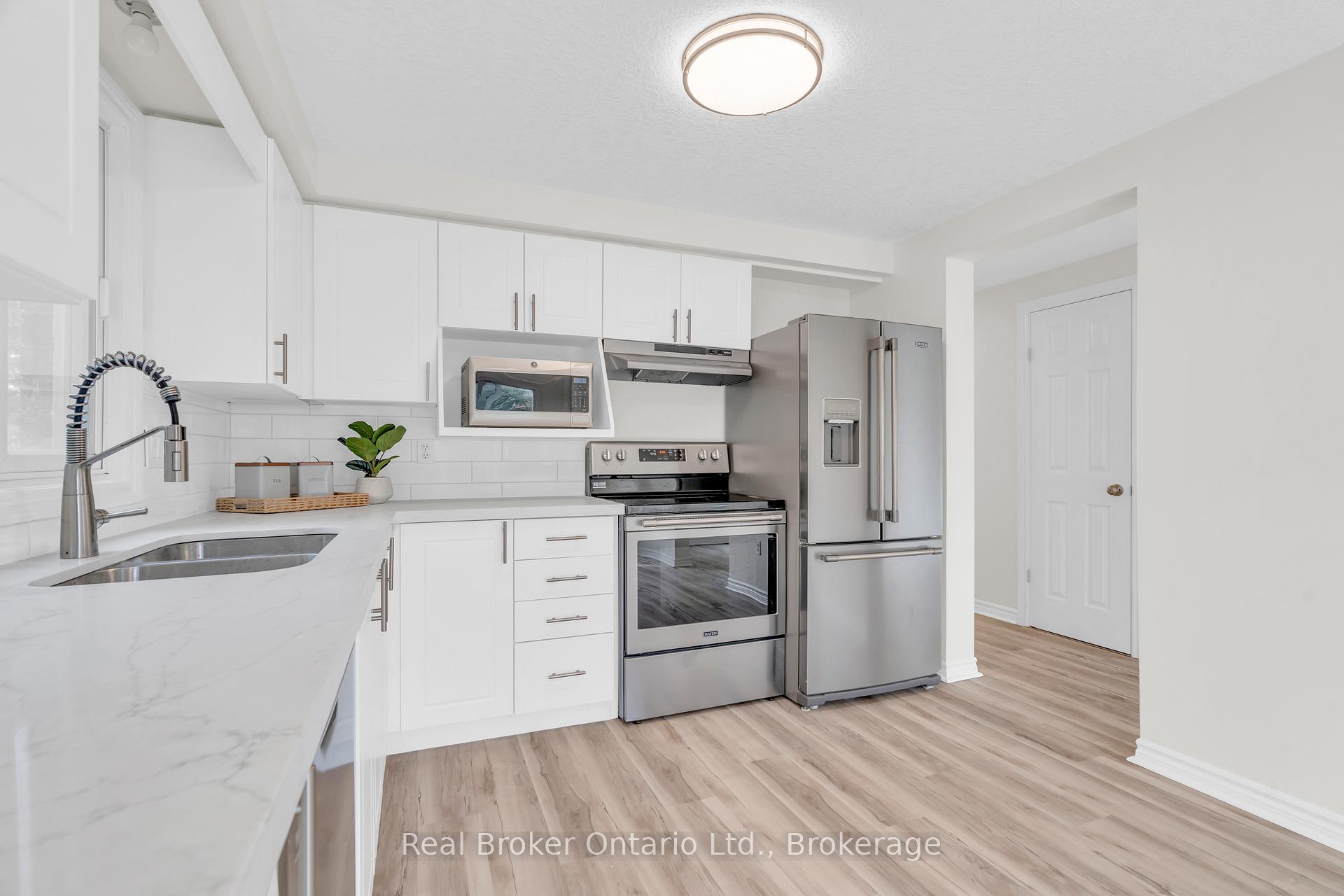 Photo 13 of 41 Candlewood Drive, Guelph, Willow West/Sugarbush/West Acres — HOMEH