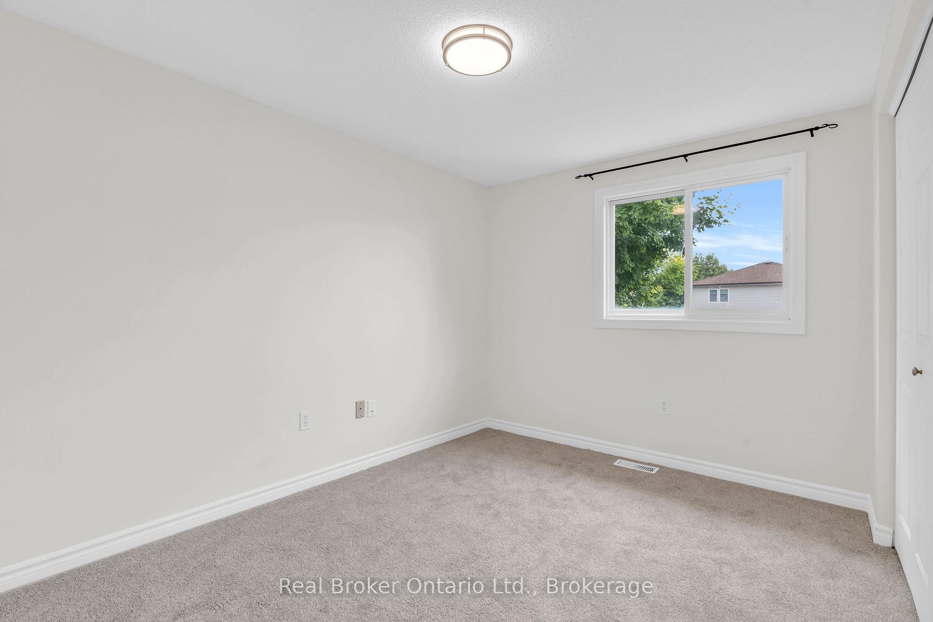 Photo 21 of 41 Candlewood Drive, Guelph, Willow West/Sugarbush/West Acres — HOMEH