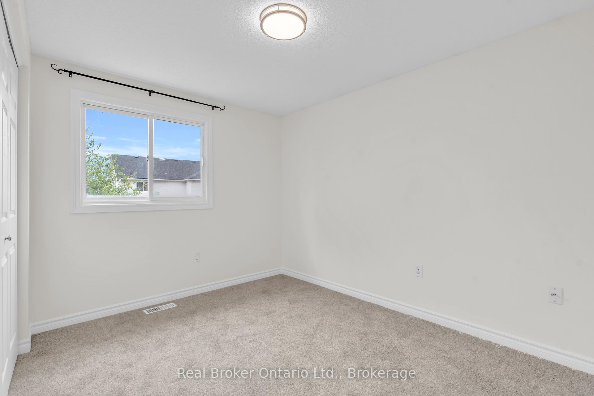 Photo 24 of 41 Candlewood Drive, Guelph, Willow West/Sugarbush/West Acres — HOMEH