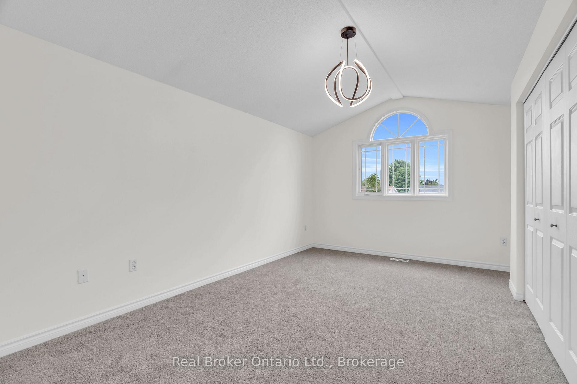 Photo 27 of 41 Candlewood Drive, Guelph, Willow West/Sugarbush/West Acres — HOMEH