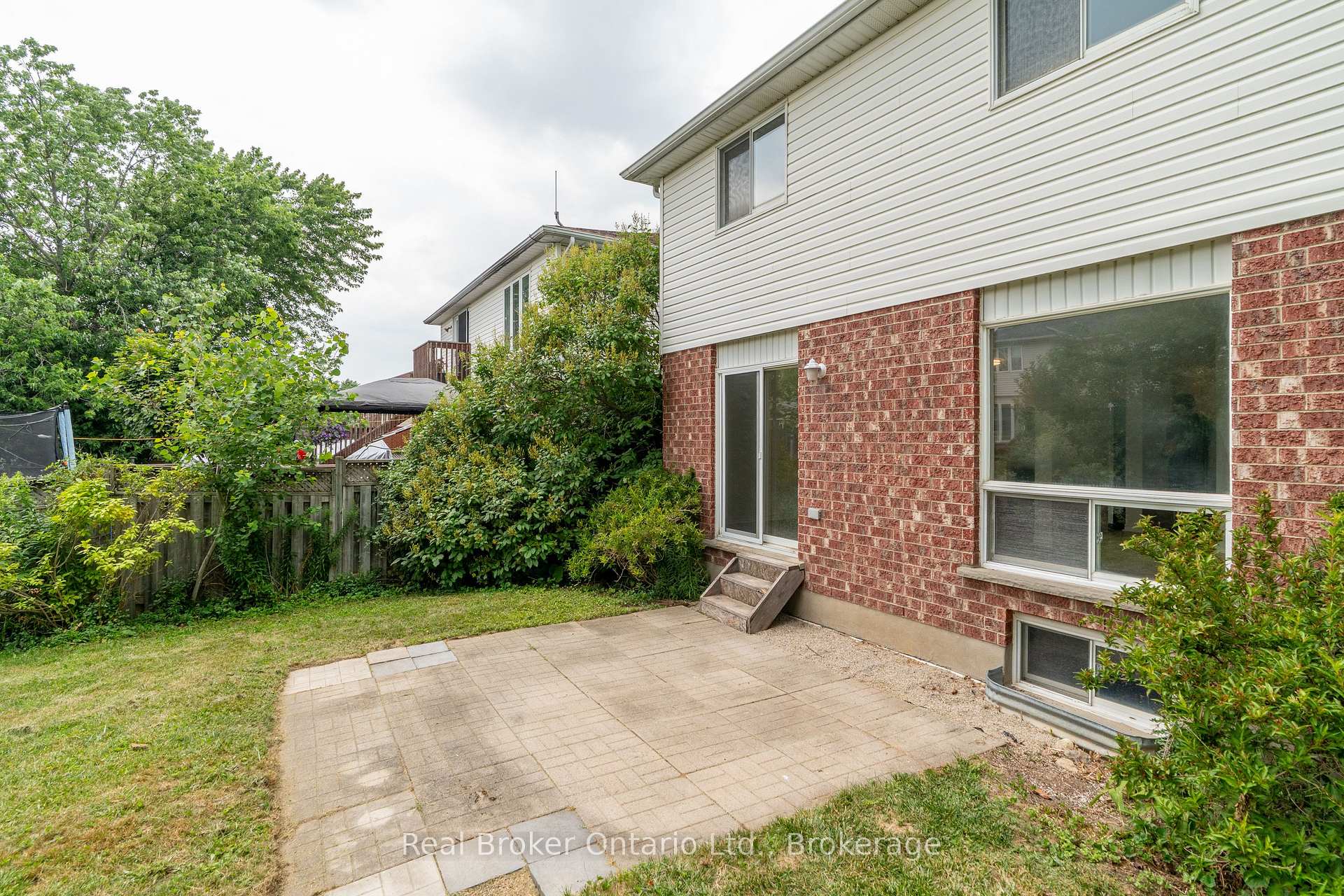 Photo 33 of 41 Candlewood Drive, Guelph, Willow West/Sugarbush/West Acres — HOMEH