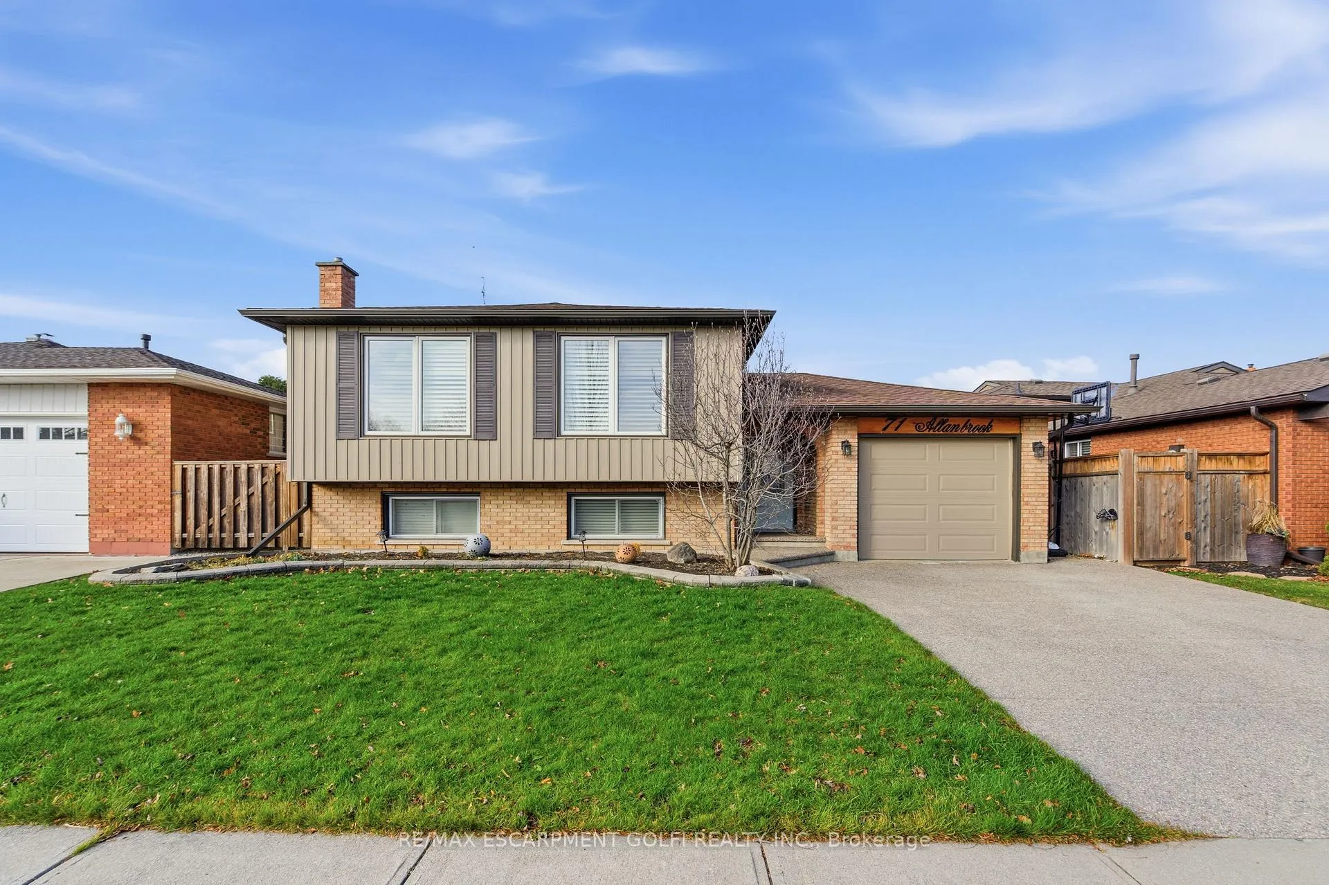 Photo 1 of 71 Allanbrook Street, Hamilton, Stoney Creek Mountain — HOMEH