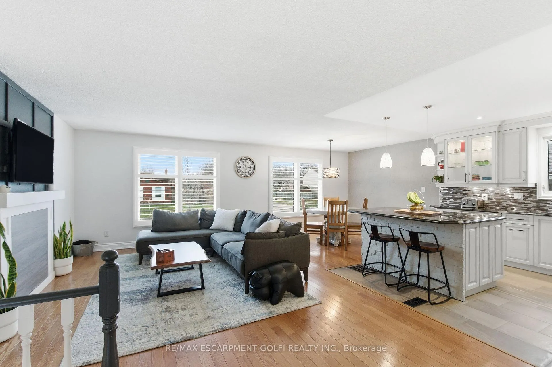Photo 5 of 71 Allanbrook Street, Hamilton, Stoney Creek Mountain — HOMEH
