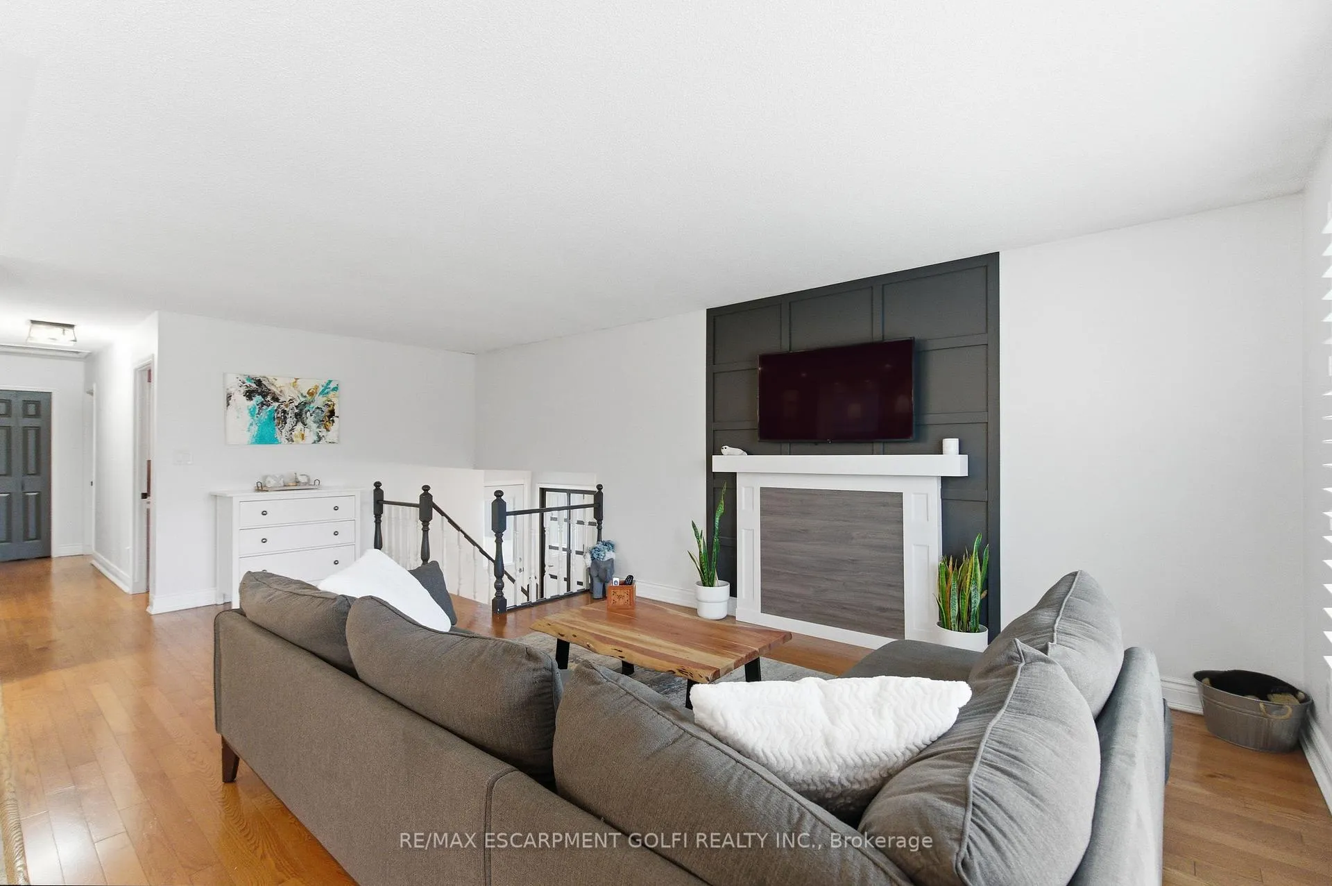 Photo 7 of 71 Allanbrook Street, Hamilton, Stoney Creek Mountain — HOMEH