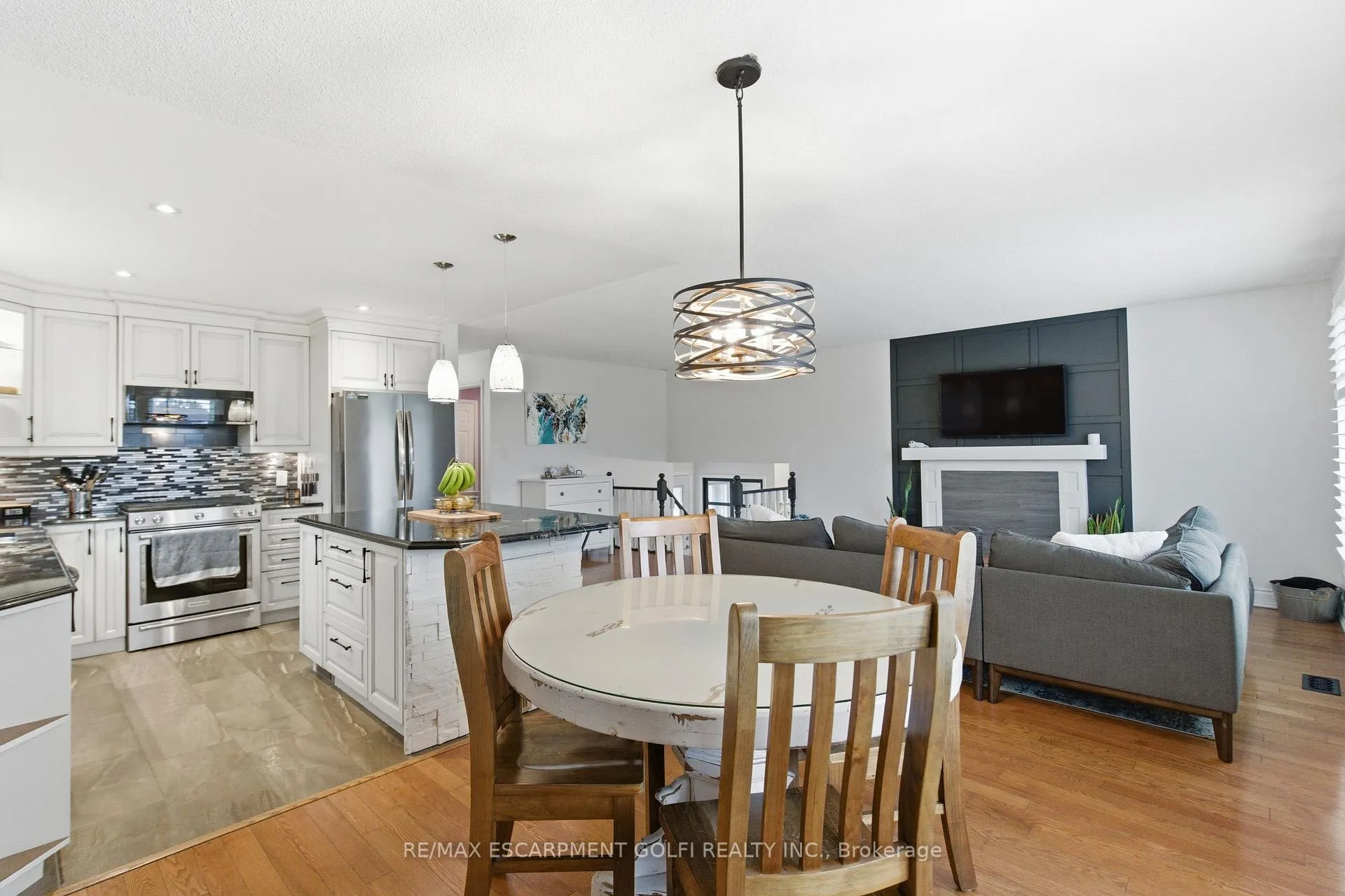 Photo 9 of 71 Allanbrook Street, Hamilton, Stoney Creek Mountain — HOMEH