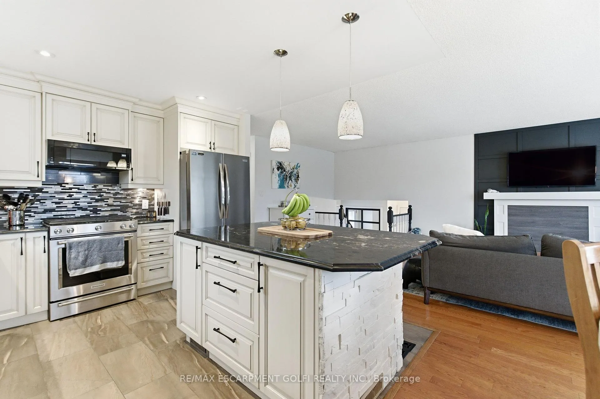 Photo 13 of 71 Allanbrook Street, Hamilton, Stoney Creek Mountain — HOMEH