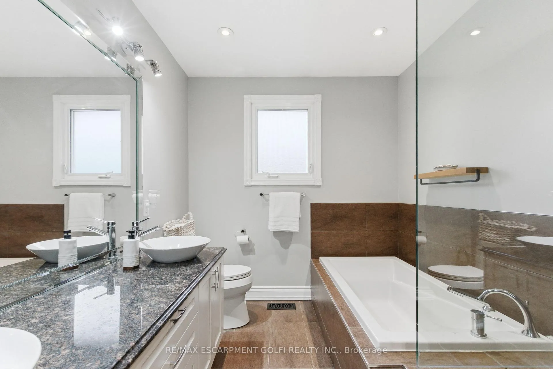 Photo 19 of 71 Allanbrook Street, Hamilton, Stoney Creek Mountain — HOMEH