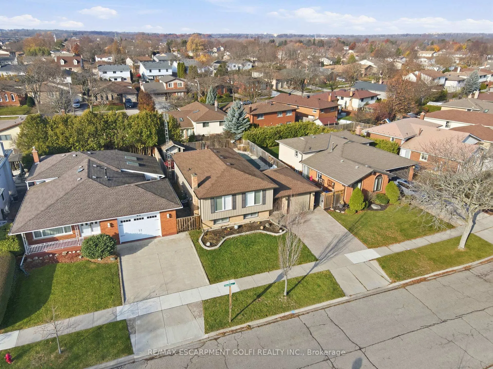 Photo 39 of 71 Allanbrook Street, Hamilton, Stoney Creek Mountain — HOMEH