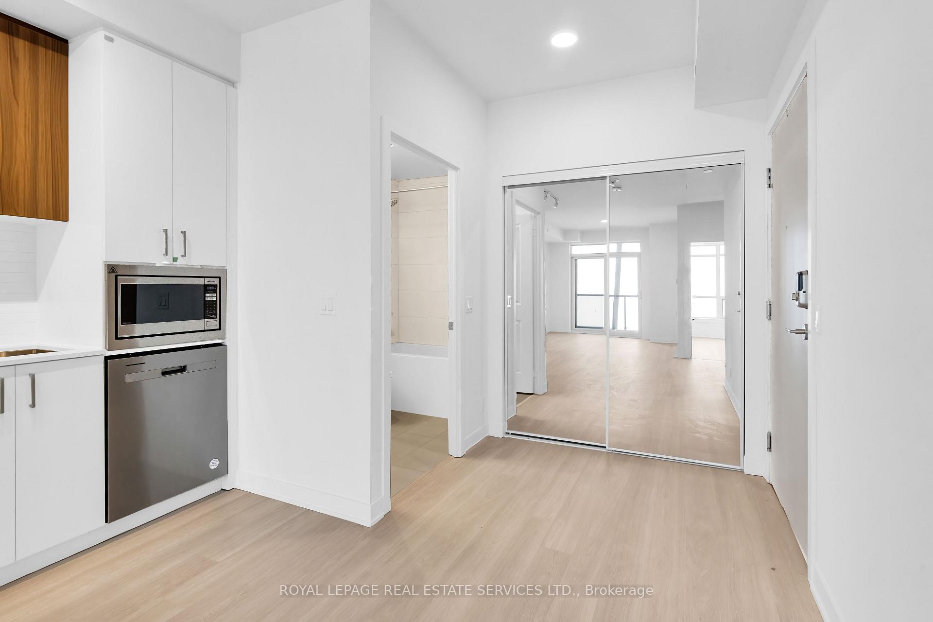 Photo 2 of Unit A-3311, 30 Upper Mall Way, Vaughan, Brownridge — HOMEH