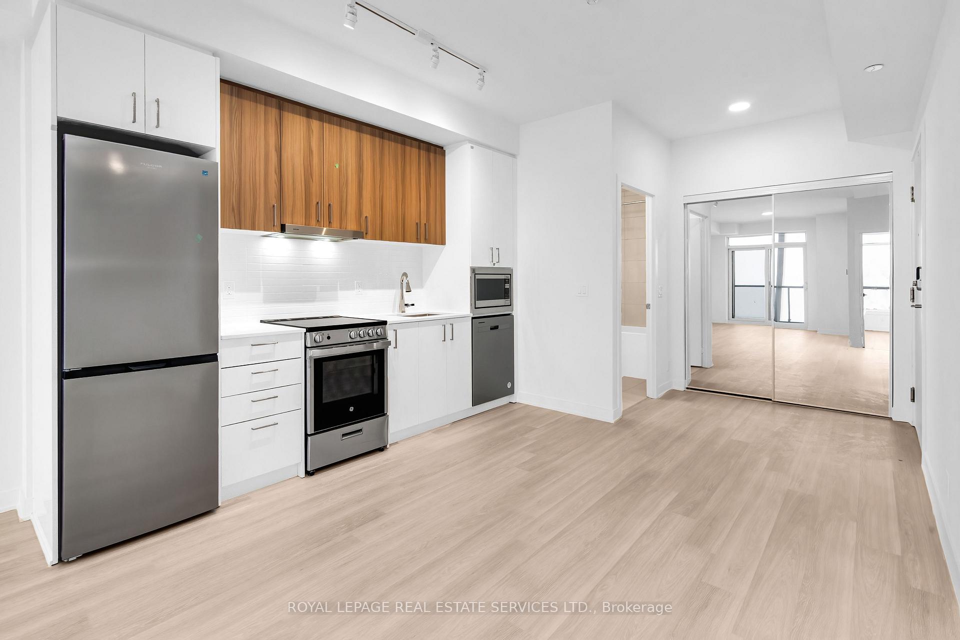 Photo 6 of Unit A-3311, 30 Upper Mall Way, Vaughan, Brownridge — HOMEH