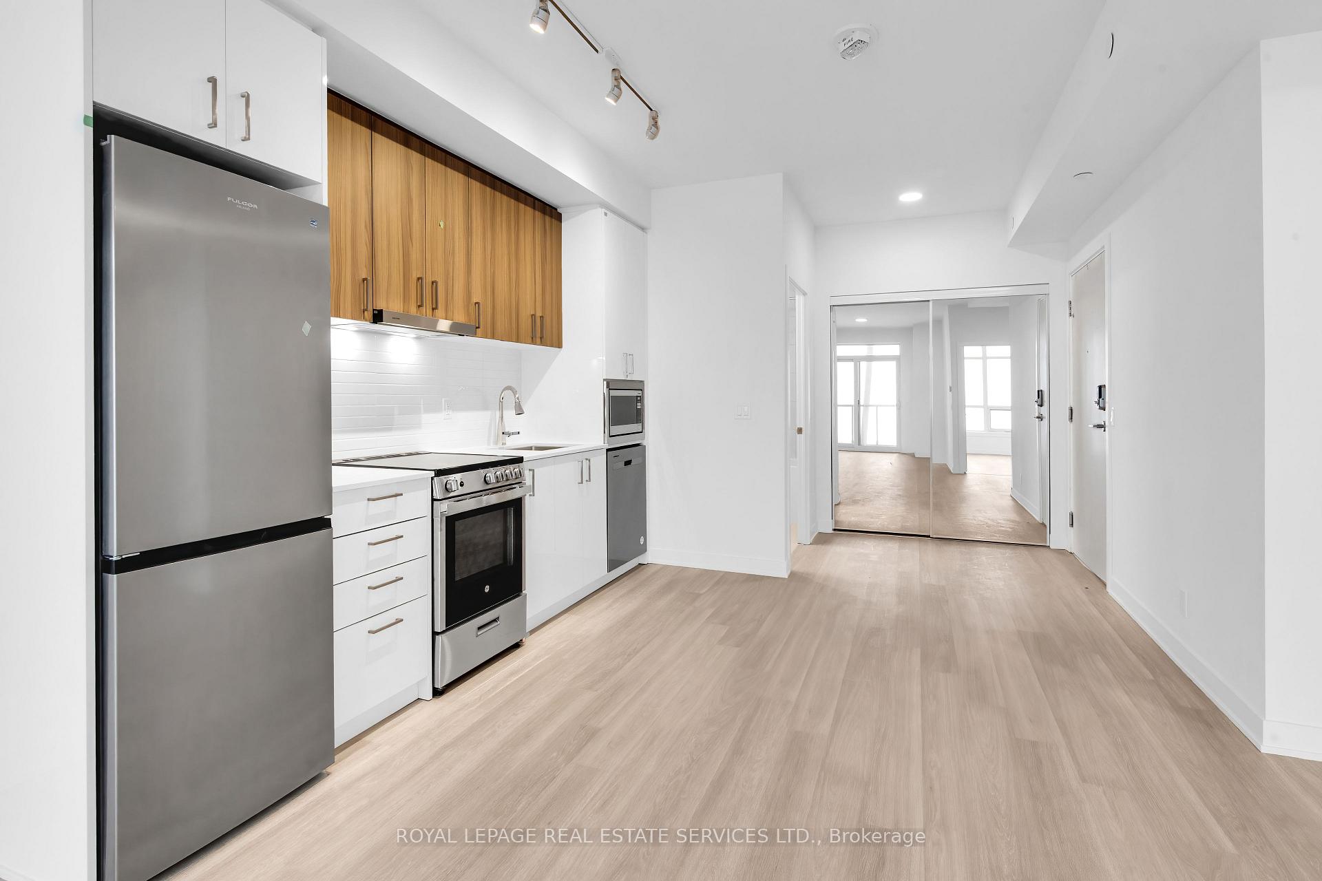 Photo 4 of Unit A-3311, 30 Upper Mall Way, Vaughan, Brownridge — HOMEH