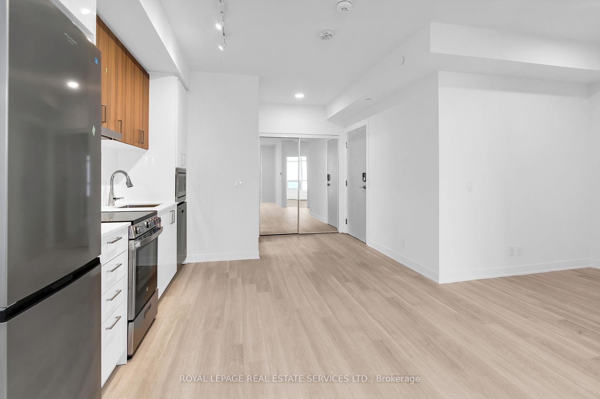 Photo 5 of Unit A-3311, 30 Upper Mall Way, Vaughan, Brownridge — HOMEH
