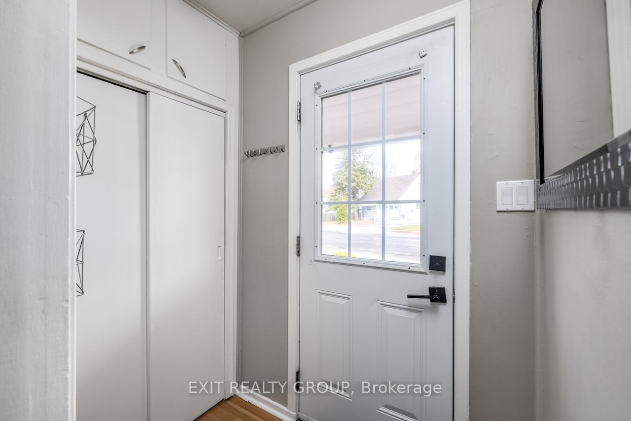 Photo 3 of 124 Humewood Drive, Belleville, Belleville Ward — HOMEH