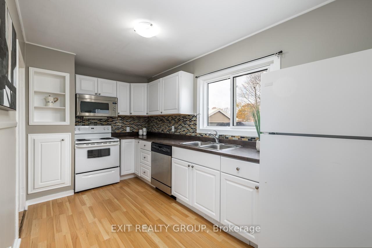 Photo 4 of 124 Humewood Drive, Belleville, Belleville Ward — HOMEH