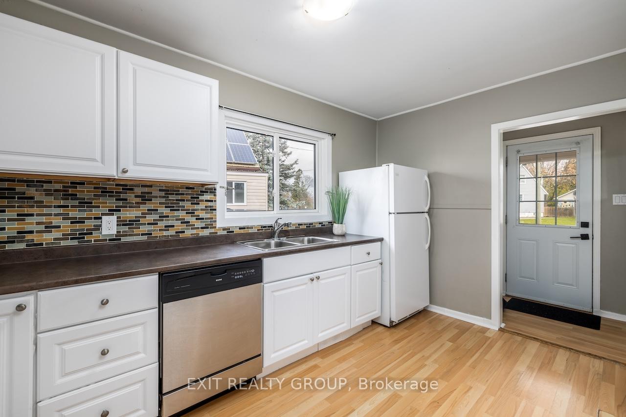 Photo 5 of 124 Humewood Drive, Belleville, Belleville Ward — HOMEH