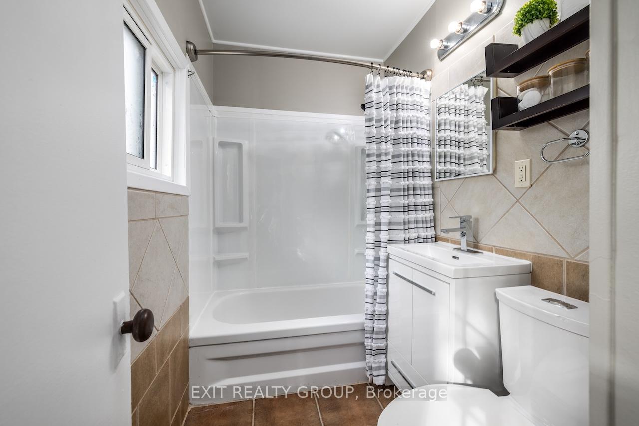 Photo 12 of 124 Humewood Drive, Belleville, Belleville Ward — HOMEH