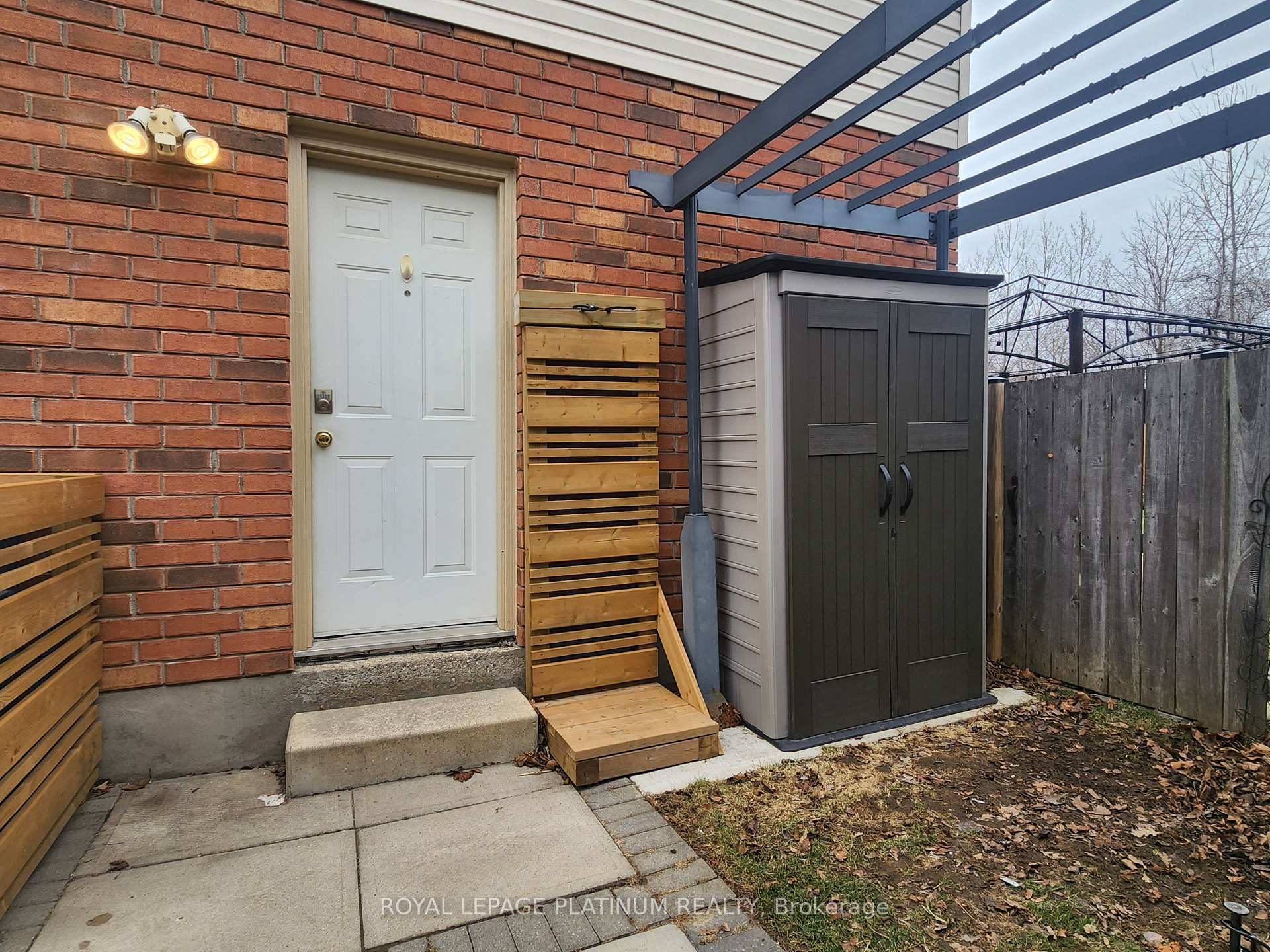 Photo 3 of 41 Milson Crescent, Guelph, Kortright Hills — HOMEH