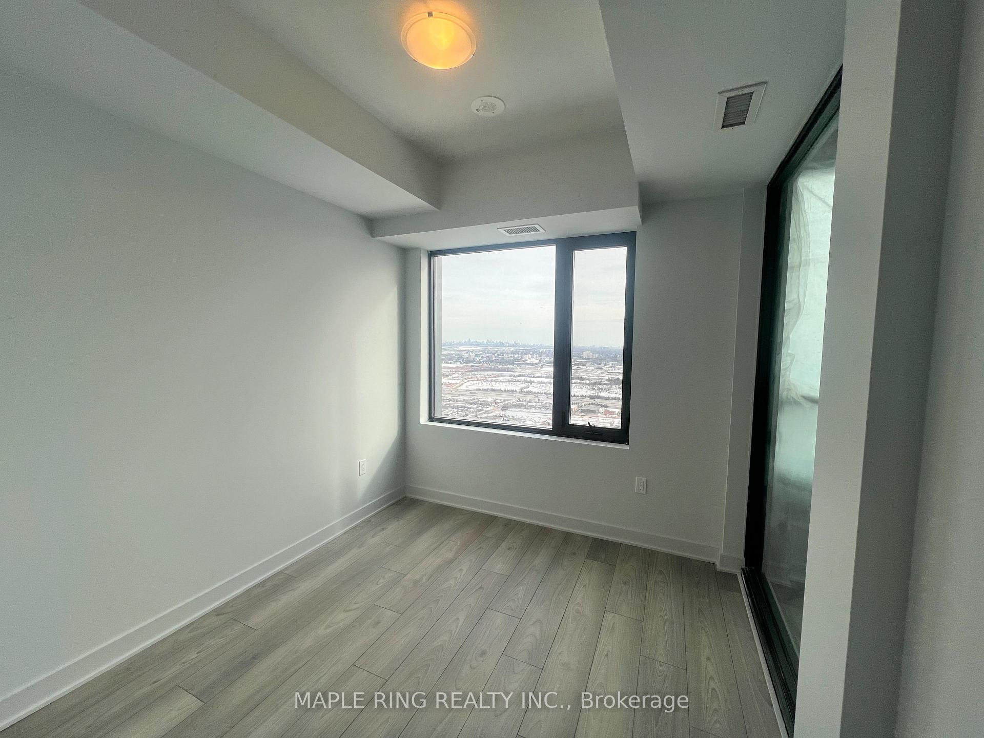 Photo 2 of Unit 4703, 2920 Highway 7 Road, Vaughan, Concord — HOMEH