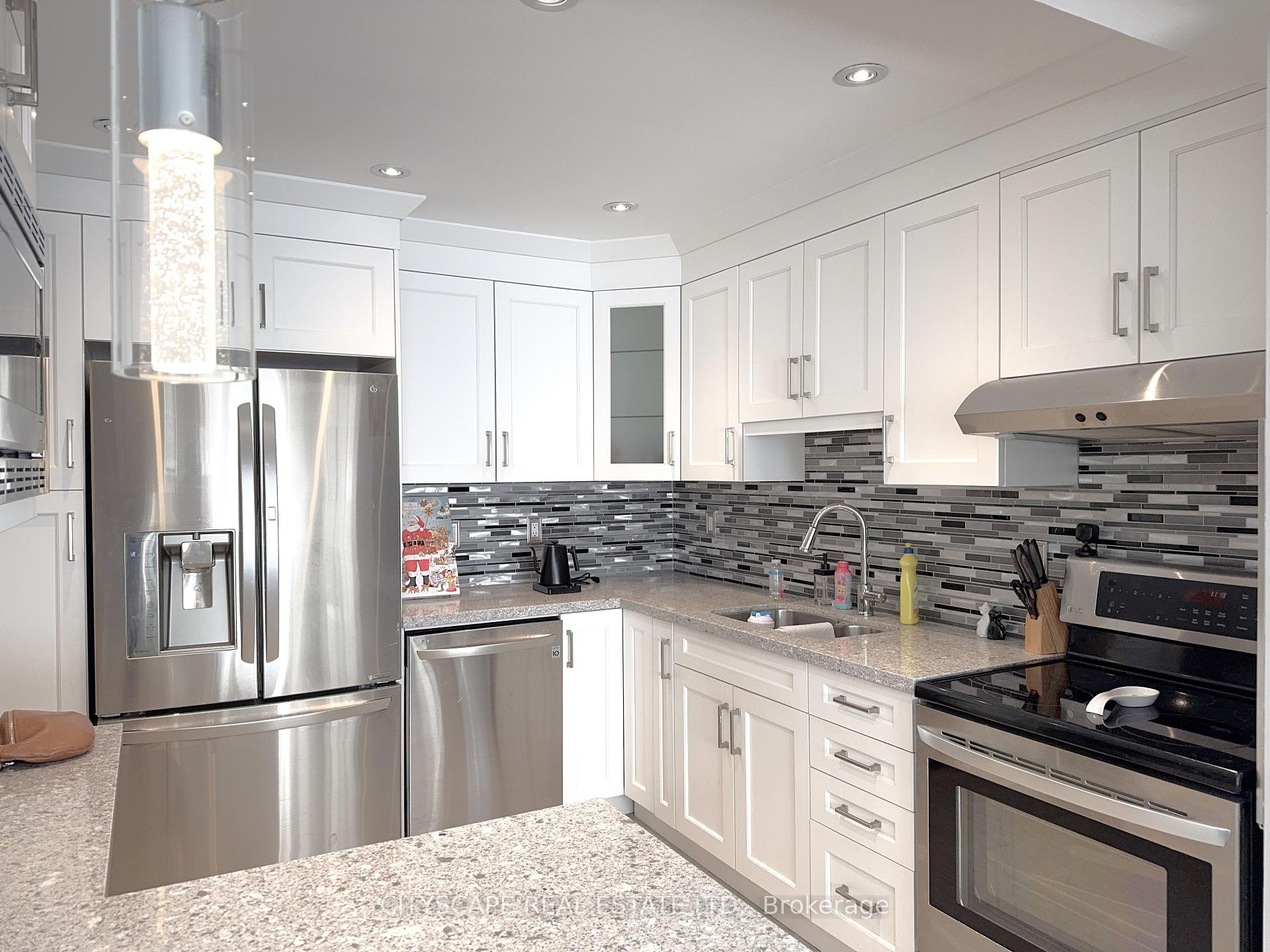 Photo 3 of Unit 14, 14 Tamarack Circle, Etobicoke, Kingsview Village-The Westway — HOMEH