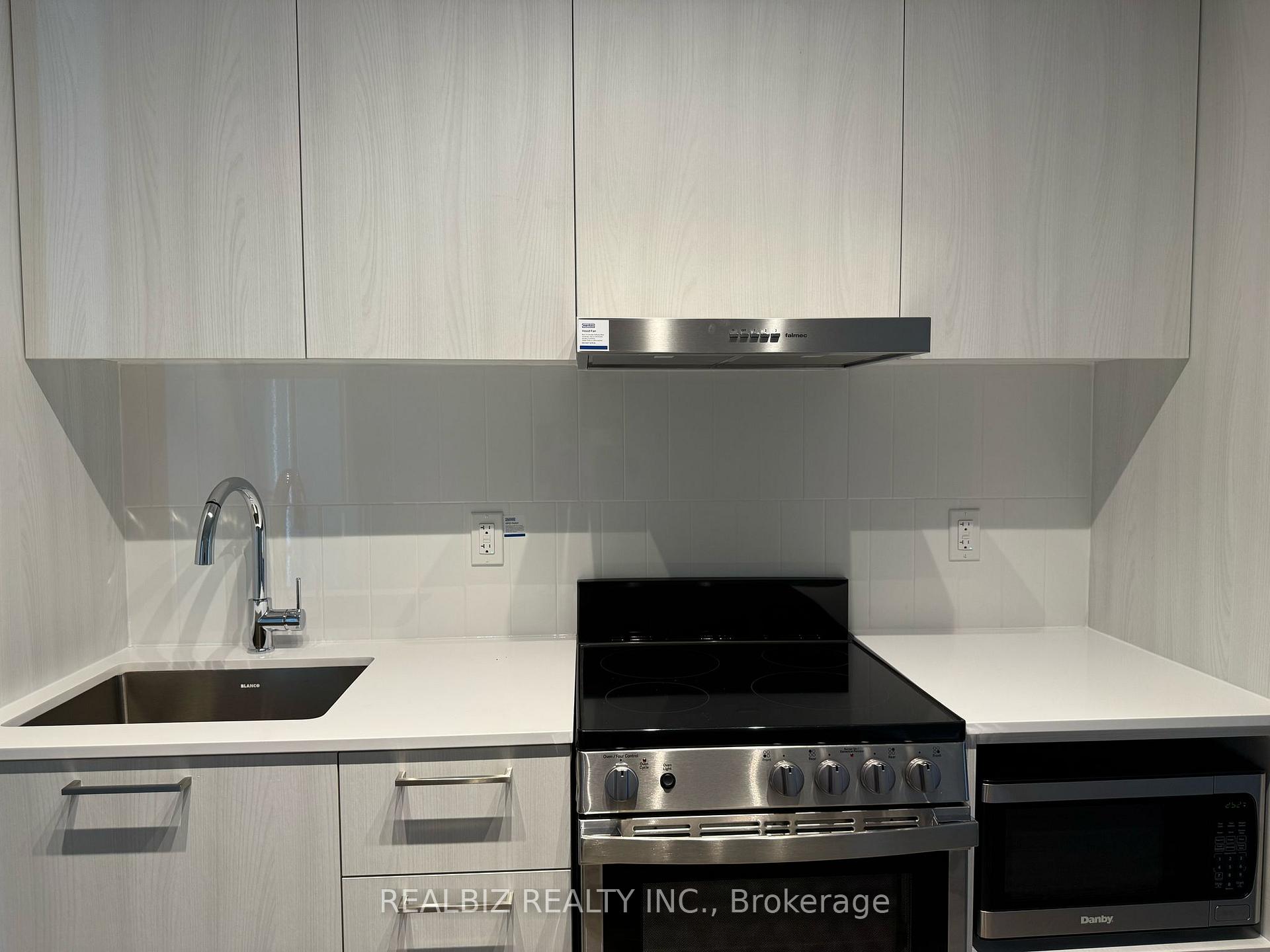Photo 3 of Unit 2906, 195 Commerce Street, Vaughan, Vaughan Corporate Centre — HOMEH