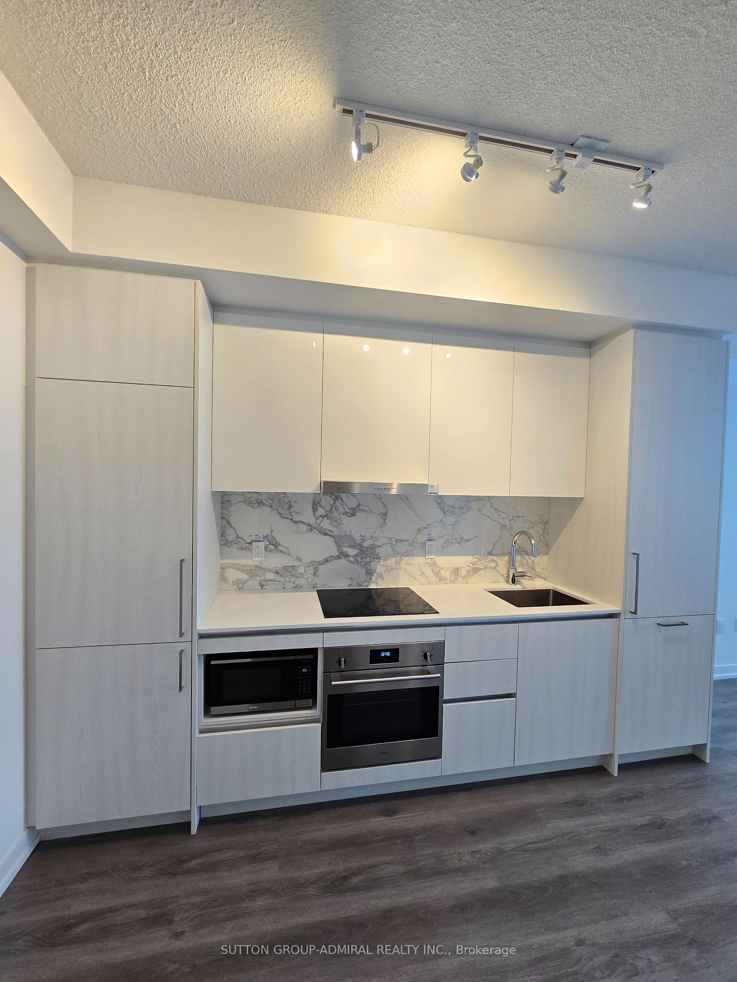 Photo 4 of Unit 911, 225 Commerce Street, Vaughan, Vaughan Corporate Centre — HOMEH