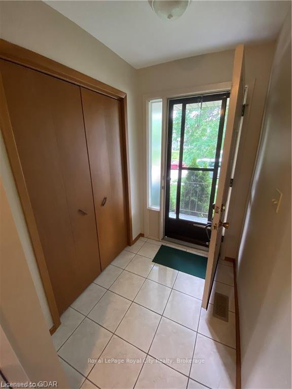 Photo 3 of 27 Kron Drive, Guelph, Kortright West — HOMEH