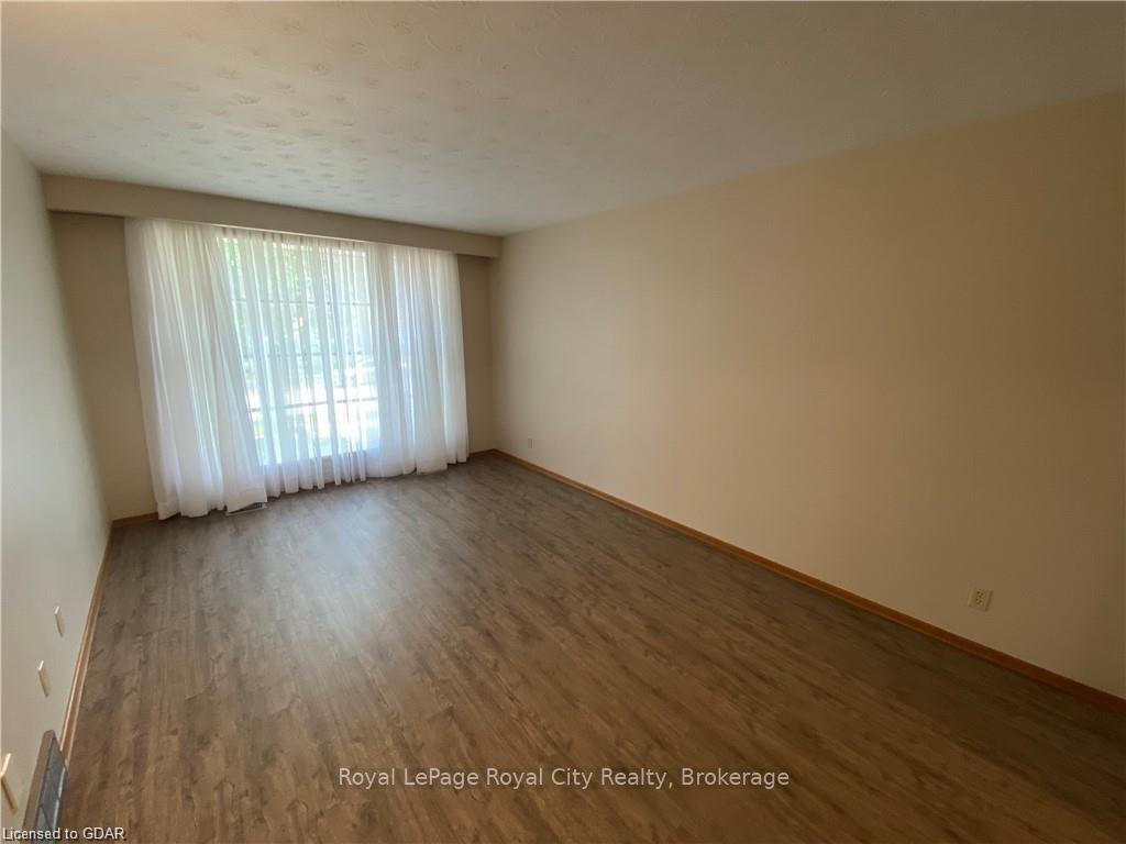 Photo 4 of 27 Kron Drive, Guelph, Kortright West — HOMEH