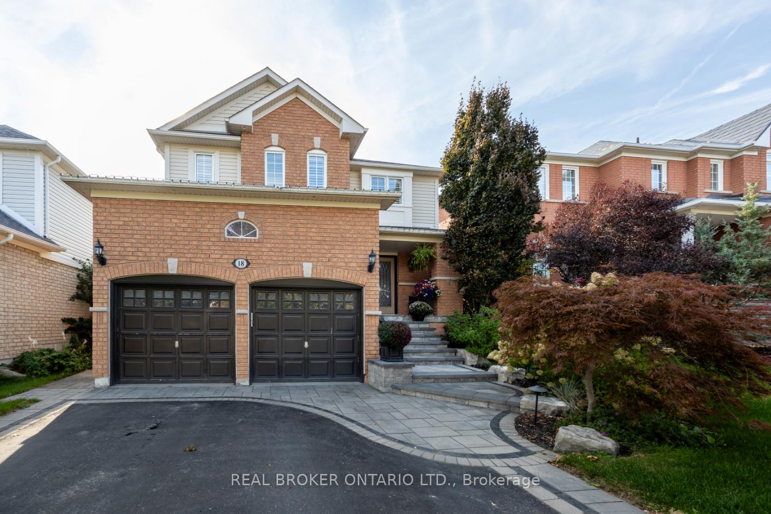 Photo 3 of 18 Nicks Street, Clarington, Bowmanville — HOMEH