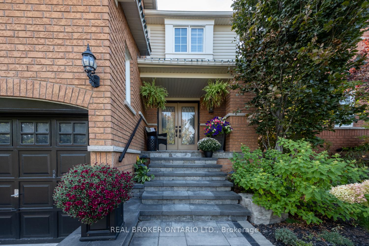 Photo 4 of 18 Nicks Street, Clarington, Bowmanville — HOMEH