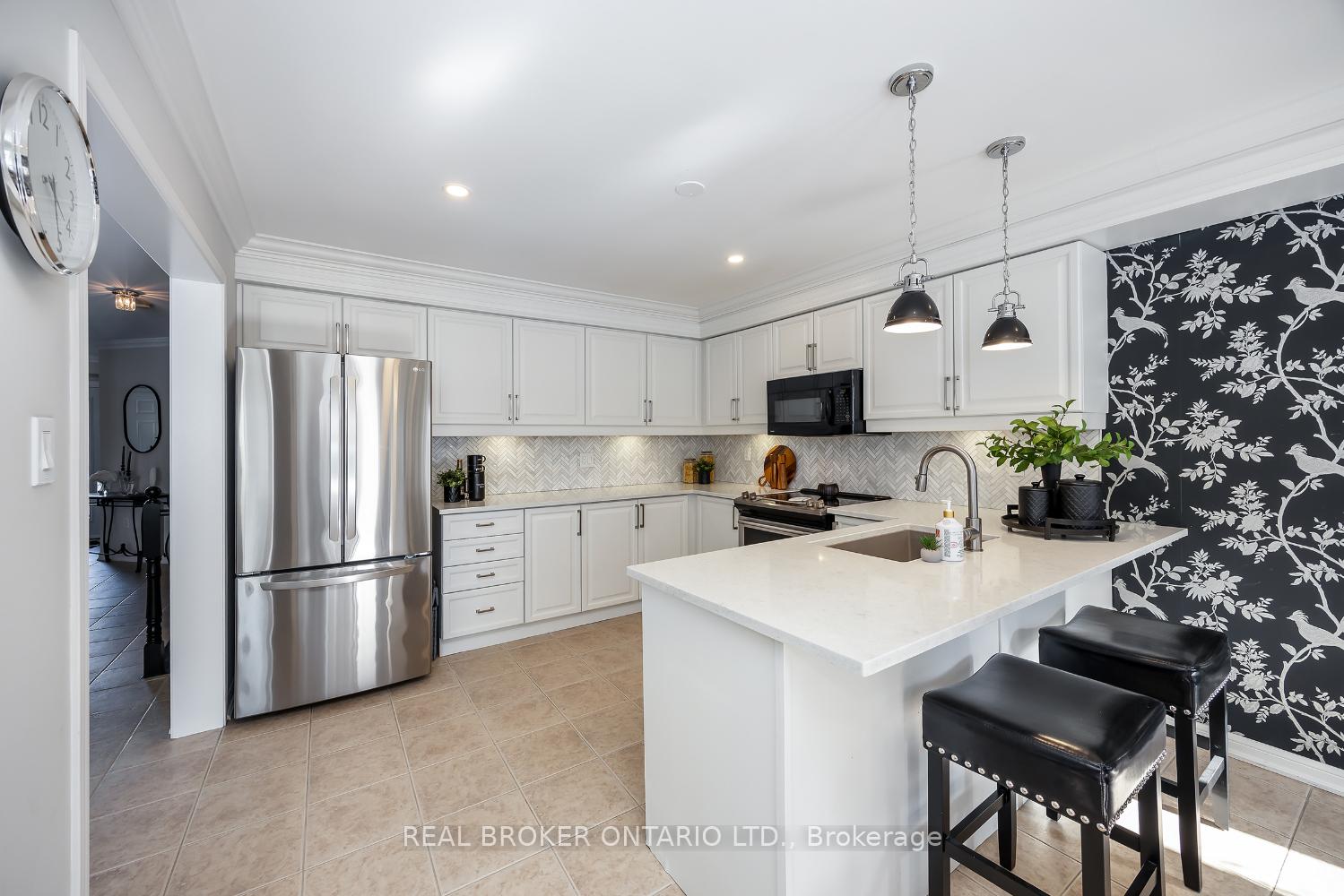 Photo 12 of 18 Nicks Street, Clarington, Bowmanville — HOMEH