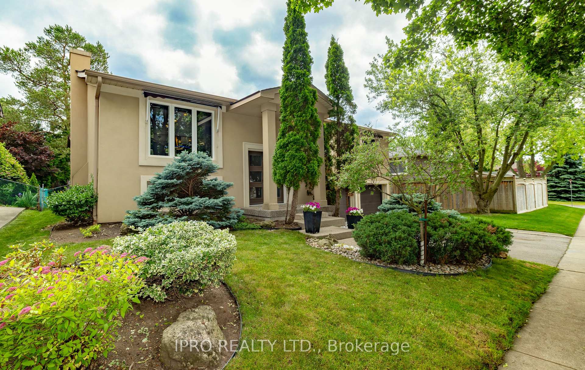 Front of 2183 Sandringham Drive