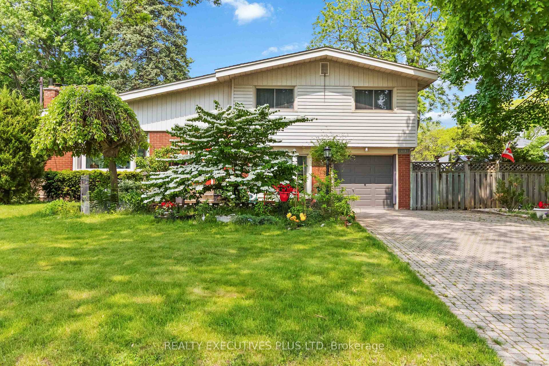 Front of 1031 Marley Crescent