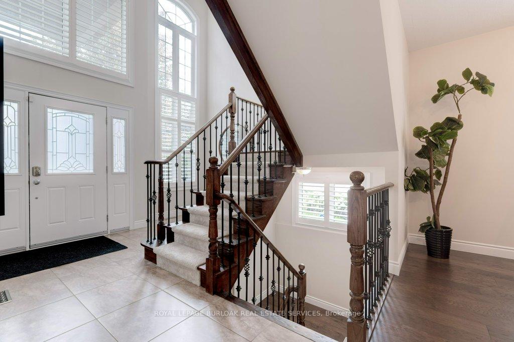 Photo 8 of 47 Premier Road, Hamilton, Waterdown — HOMEH