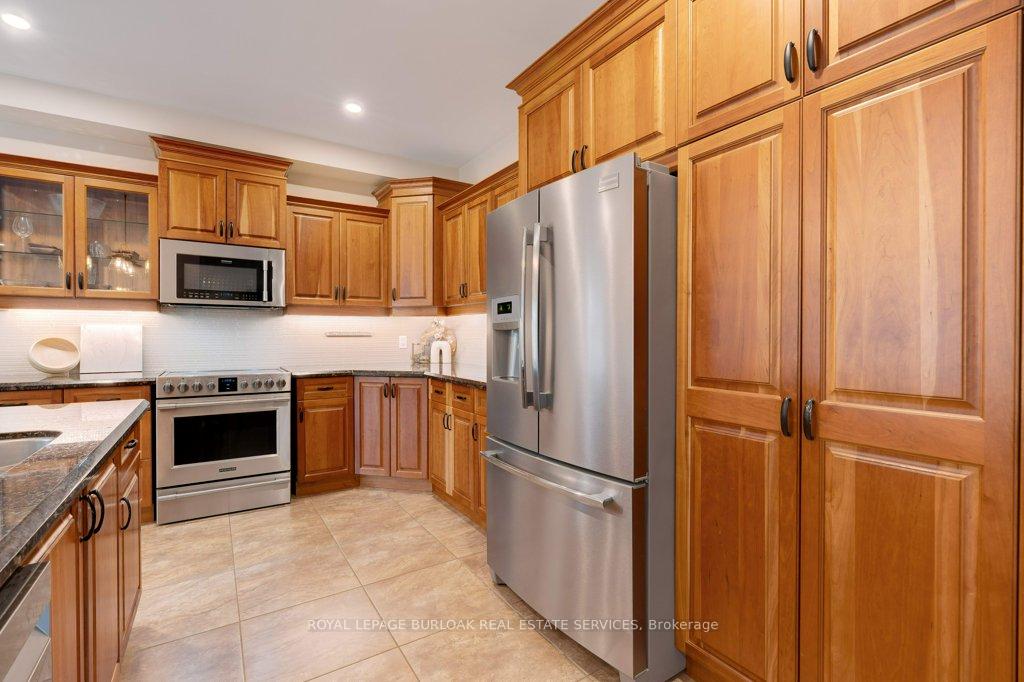 Photo 21 of 47 Premier Road, Hamilton, Waterdown — HOMEH