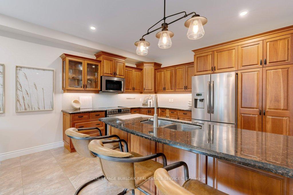 Photo 22 of 47 Premier Road, Hamilton, Waterdown — HOMEH