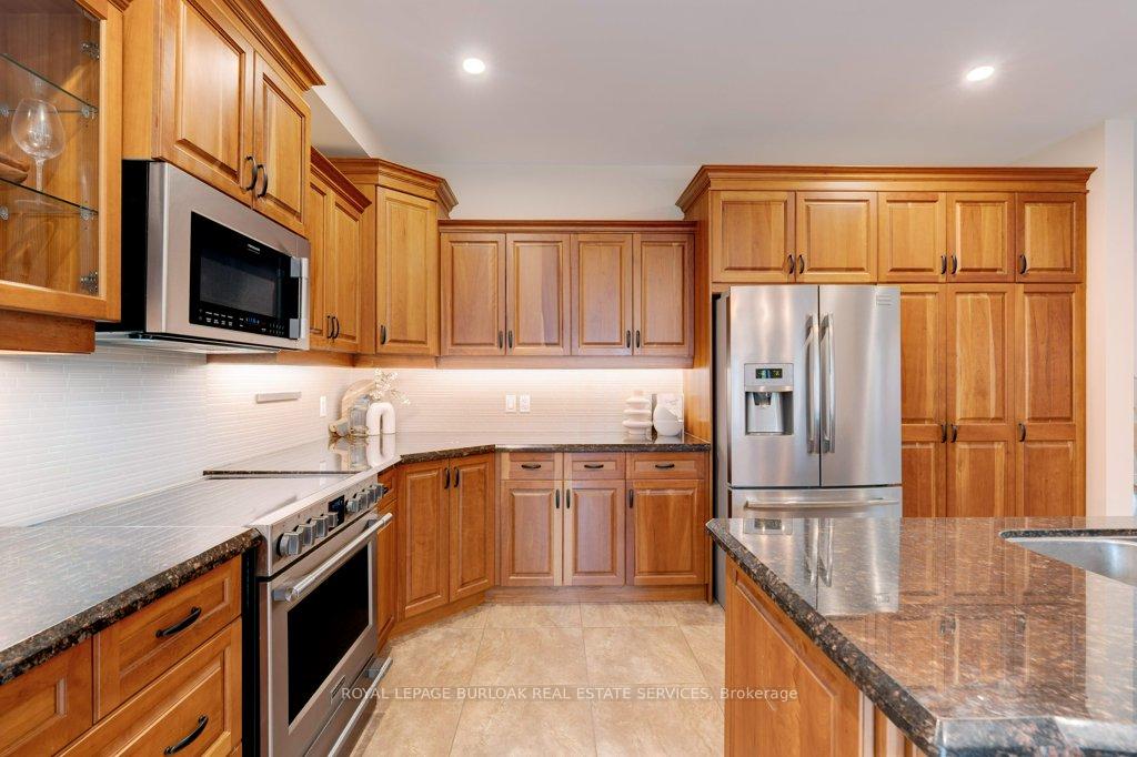 Photo 23 of 47 Premier Road, Hamilton, Waterdown — HOMEH