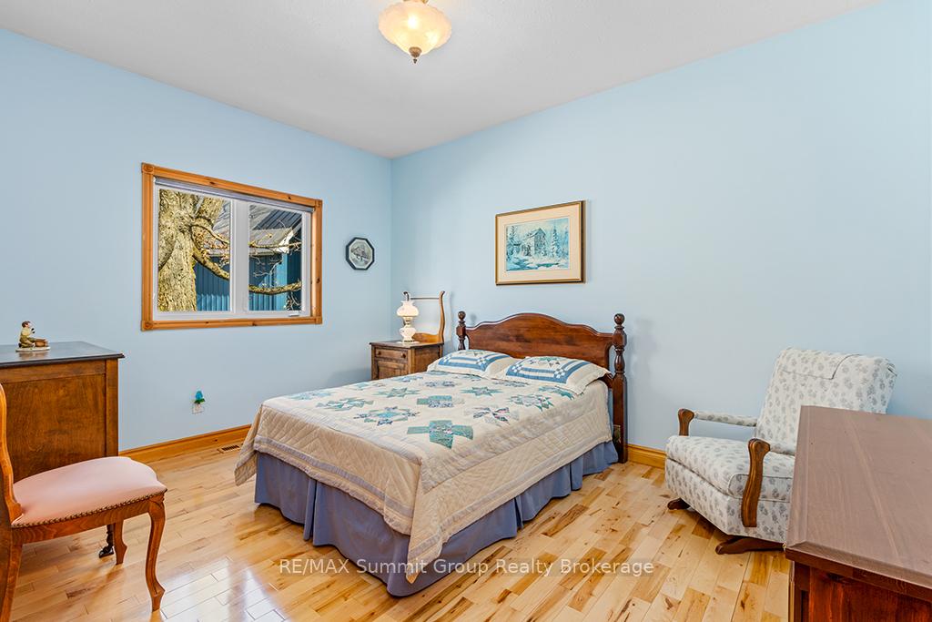 Photo 16 of 142 Lakeshore Boulevard, Grey Highlands — HOMEH