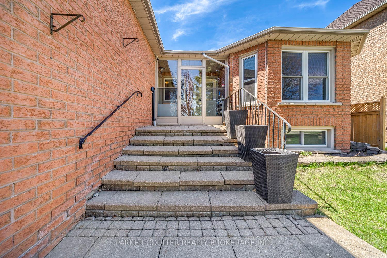 Photo 5 of 32 Brown Street, Barrie, Holly — HOMEH