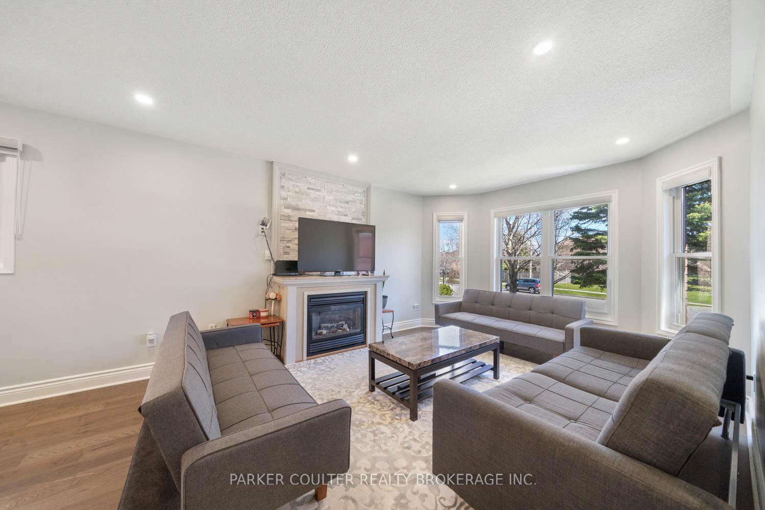 Photo 6 of 32 Brown Street, Barrie, Holly — HOMEH