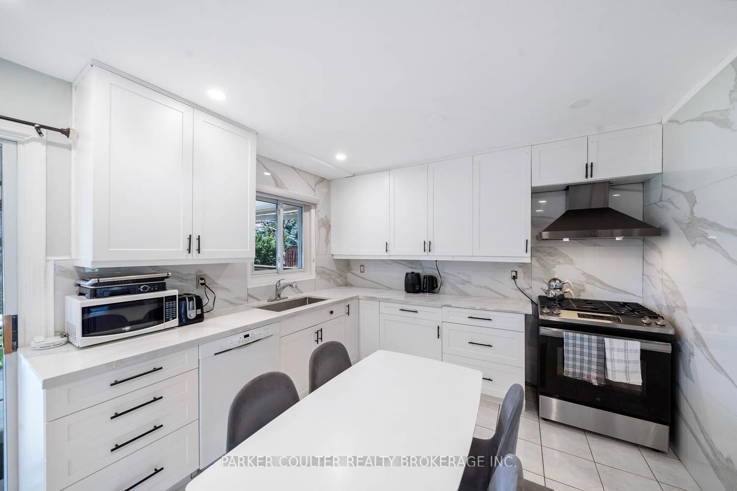 Photo 13 of 32 Brown Street, Barrie, Holly — HOMEH