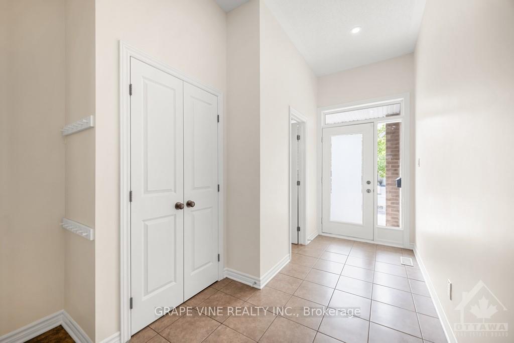 Photo 3 of 980 Bunchberry Way, Ottawa, Blossom Park/Kemp Park/Findlay Creek — HOMEH