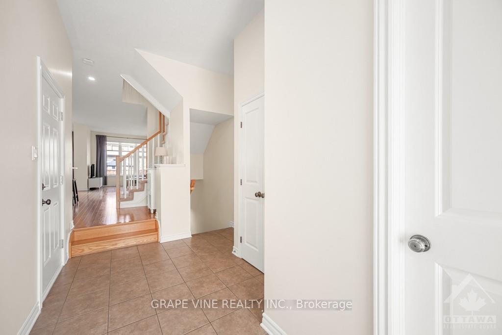 Photo 5 of 980 Bunchberry Way, Ottawa, Blossom Park/Kemp Park/Findlay Creek — HOMEH