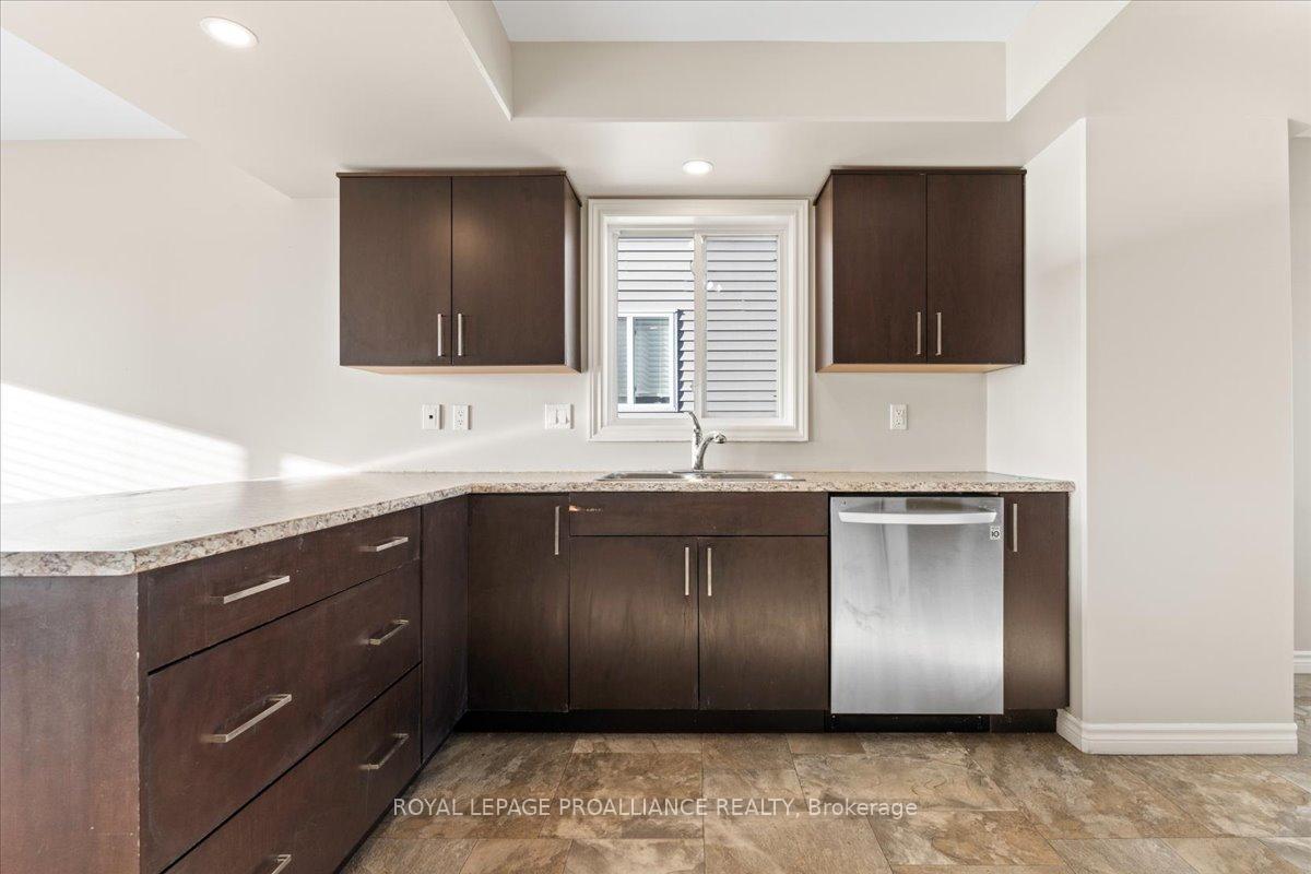 Photo 10 of 33 Ridgeway Place, Belleville, Belleville Ward — HOMEH