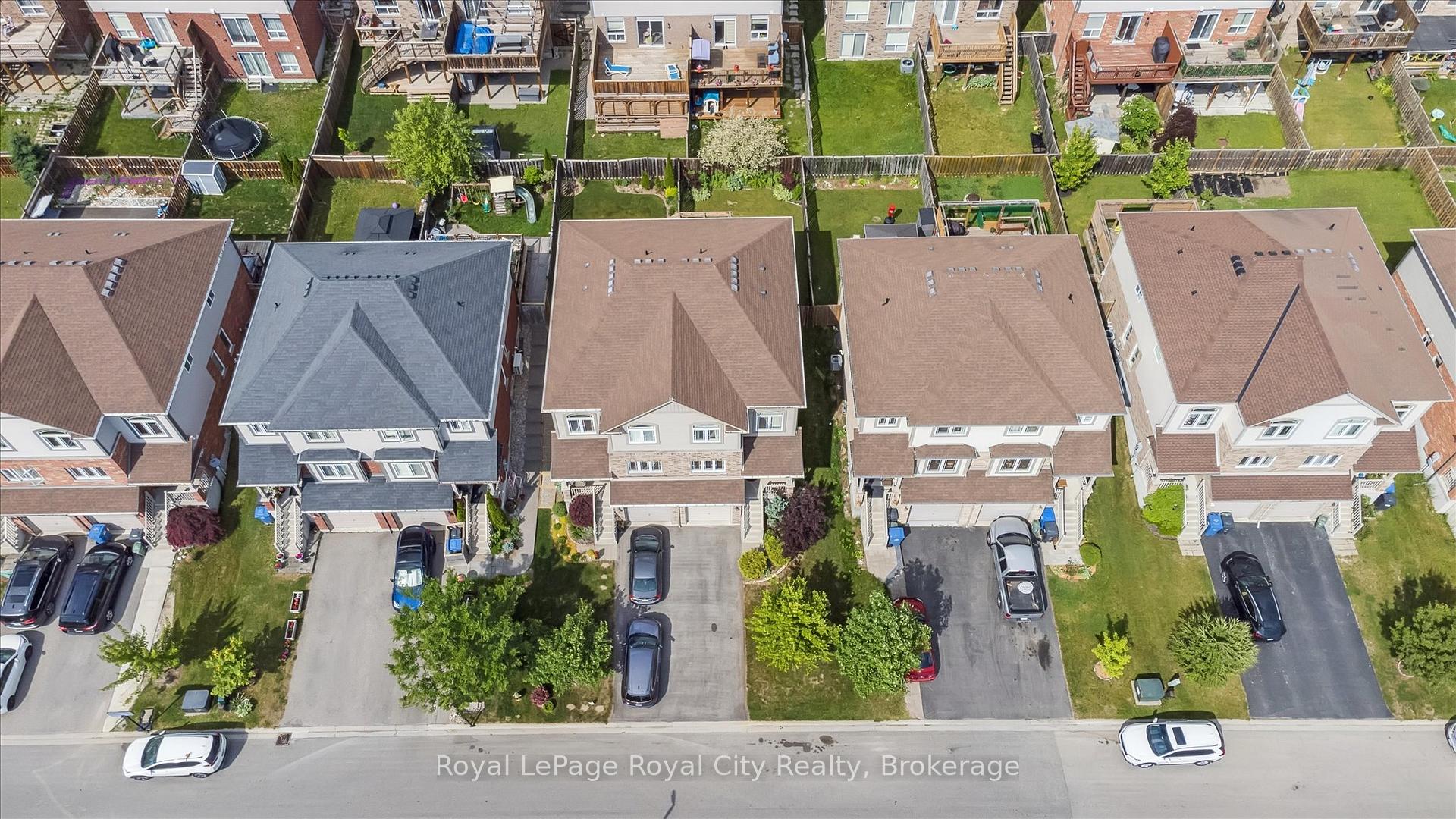 Photo 5 of 31 Oakes Crescent, Guelph, Grange Road — HOMEH
