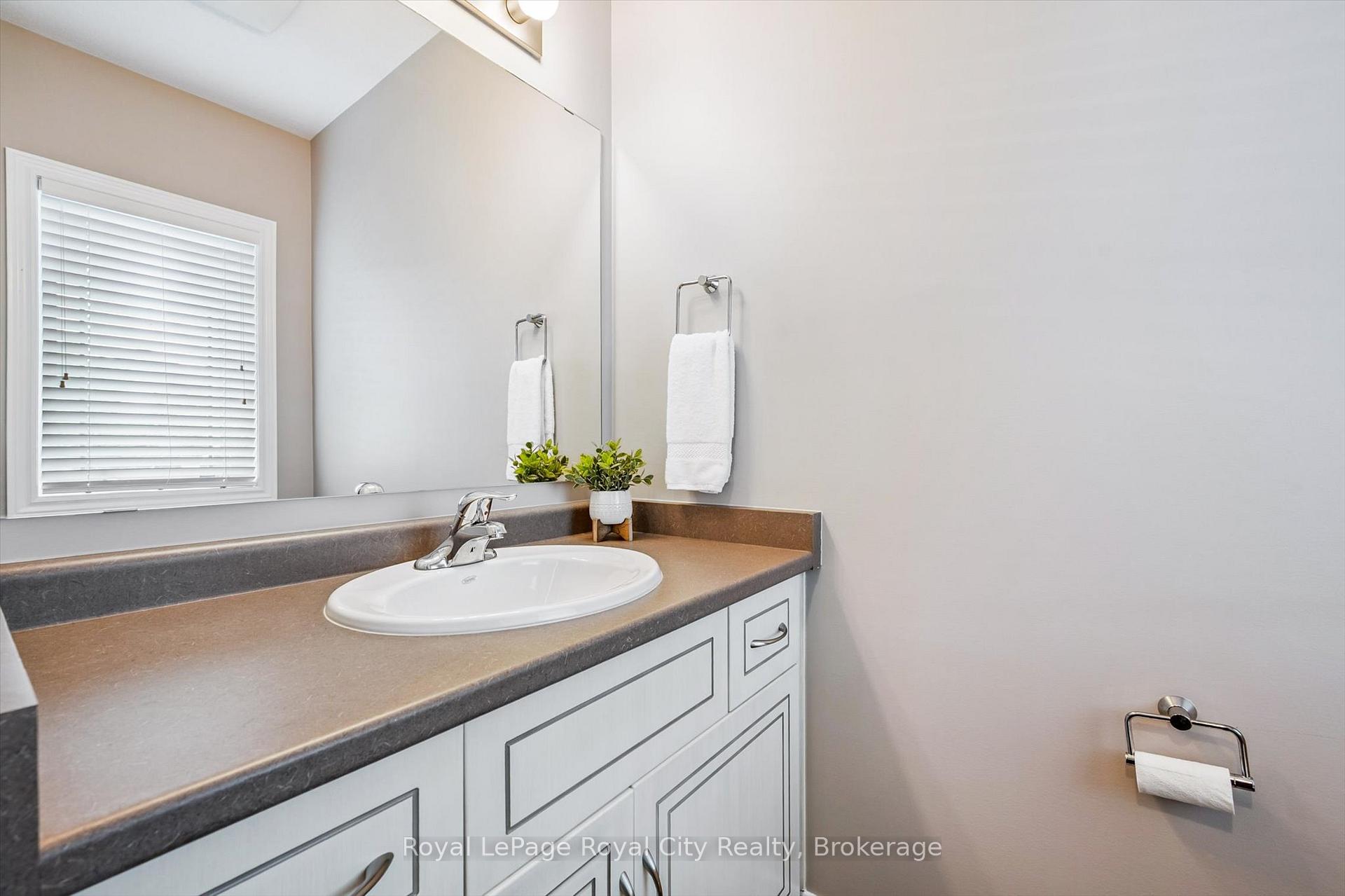 Photo 26 of 31 Oakes Crescent, Guelph, Grange Road — HOMEH