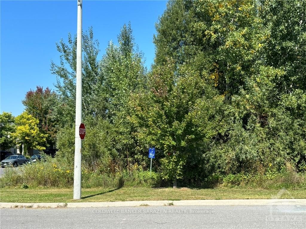 Photo 2 of 502 Silverbell Crescent, Ottawa, Blossom Park/Kemp Park/Findlay Creek — HOMEH