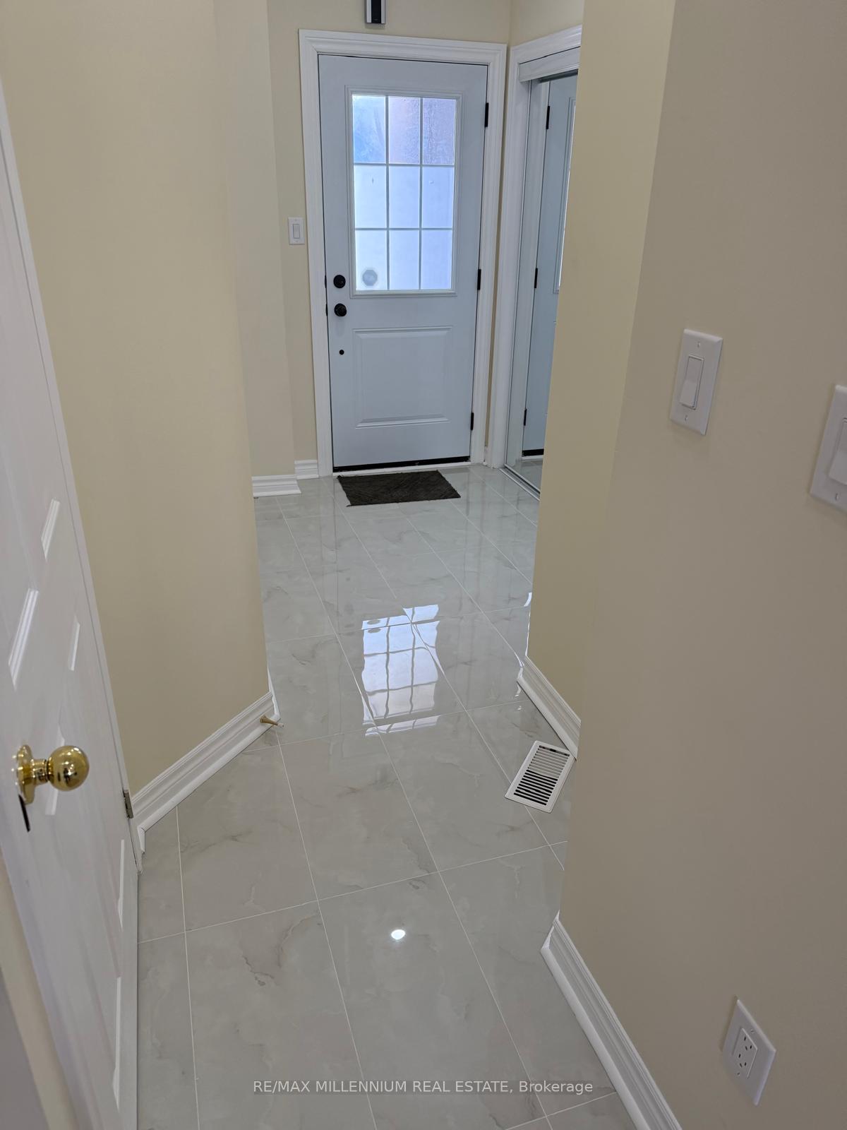 Photo 2 of 110 Stanley Street, Barrie, 400 North — HOMEH